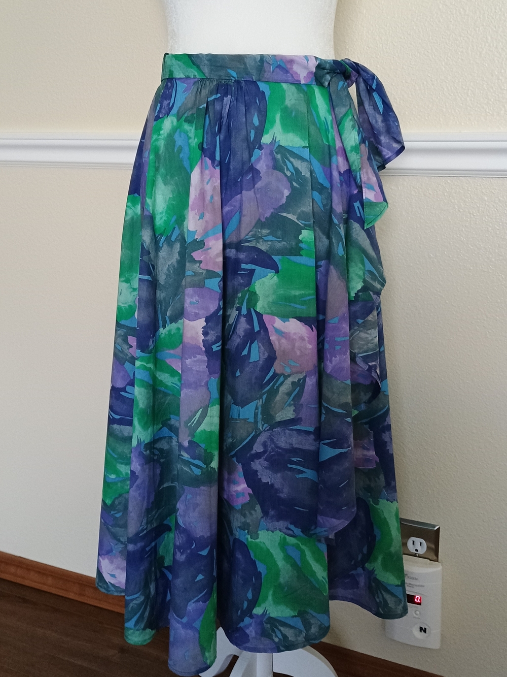 Vintage Beautiful Women’s Floral Midi Skirt
